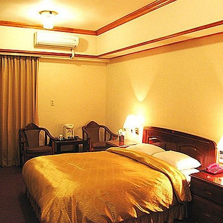 Sin Fu Business Hotel Taichung Exterior photo