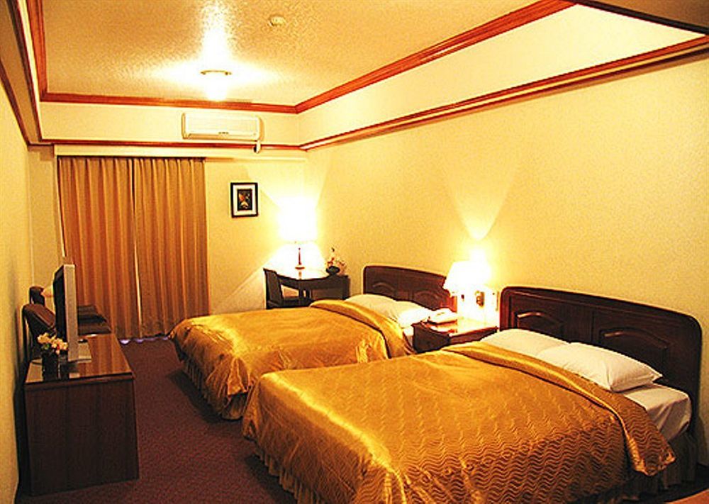 Sin Fu Business Hotel Taichung Exterior photo