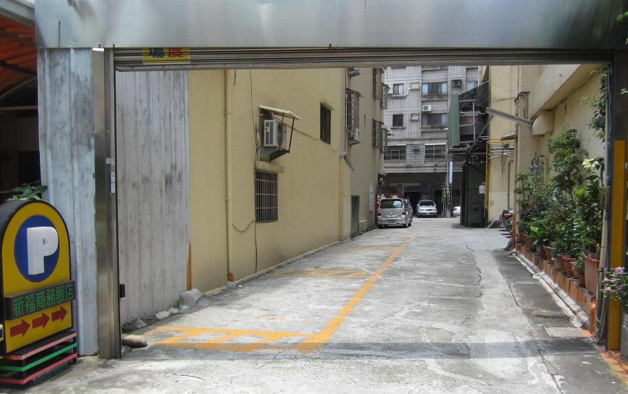 Sin Fu Business Hotel Taichung Exterior photo