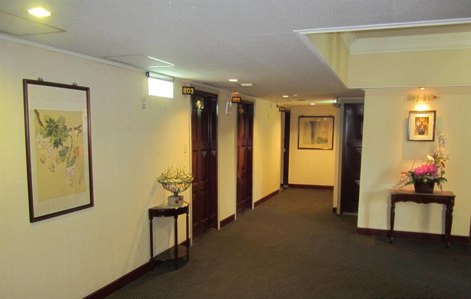 Sin Fu Business Hotel Taichung Exterior photo