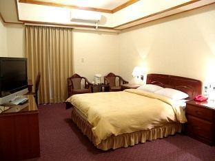 Sin Fu Business Hotel Taichung Exterior photo
