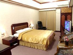 Sin Fu Business Hotel Taichung Exterior photo